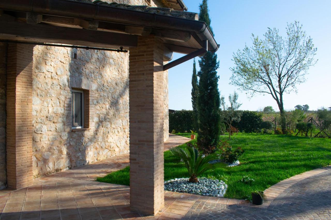 Camera Iris - B&B Antico Casale Monte San Biagio Esterno foto